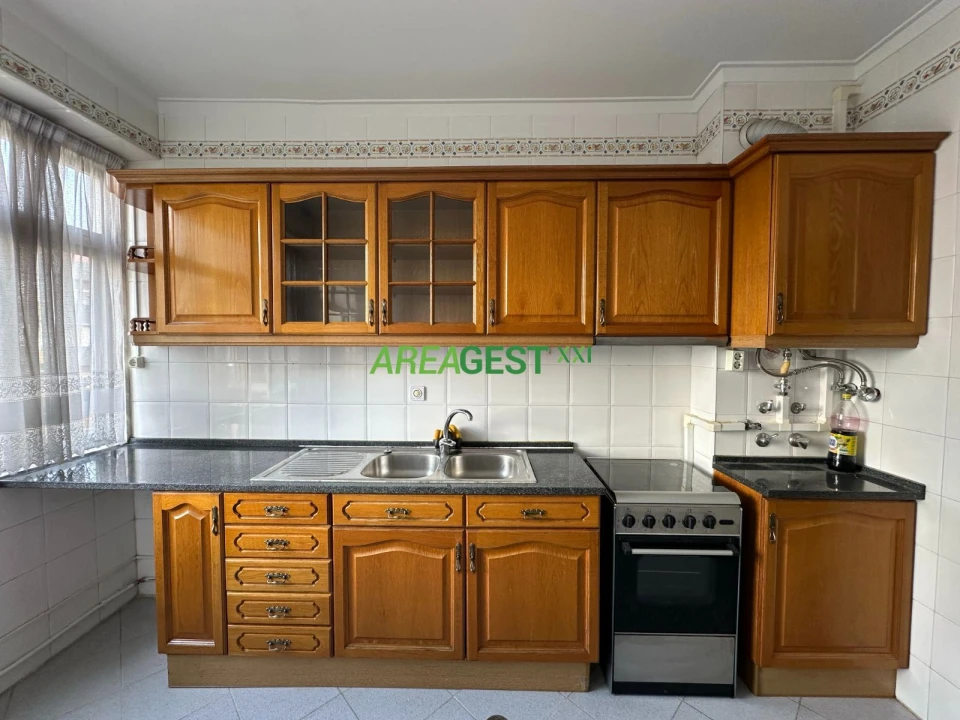 Apartamento T2 para Arrendamento em Lumiar Foto 5