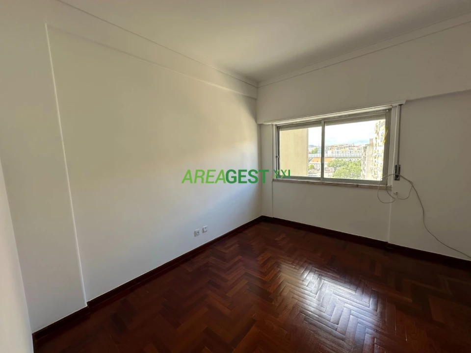 Apartamento T2 para Arrendamento em Lumiar Foto 9