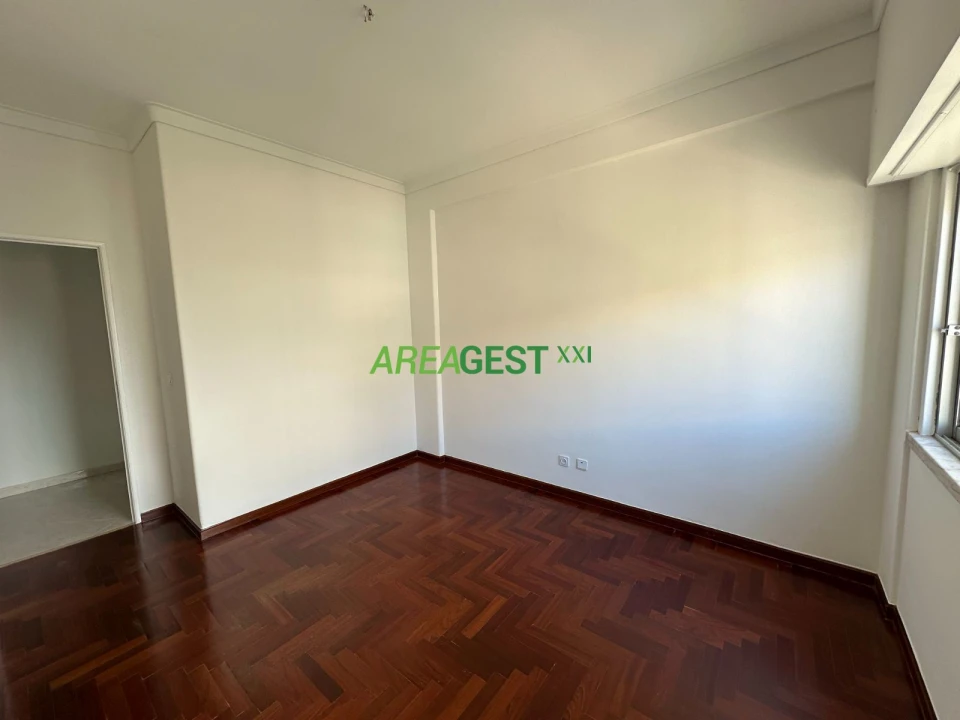 Apartamento T2 para Arrendamento em Lumiar Foto 10