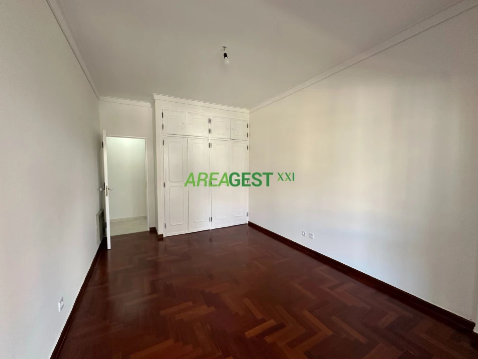 Apartamento T2 para Arrendamento em Lumiar Foto 12