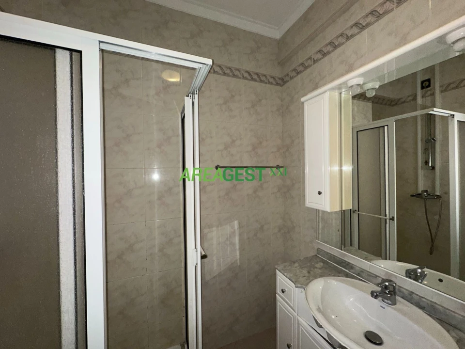Apartamento T2 para Arrendamento em Lumiar Foto 13