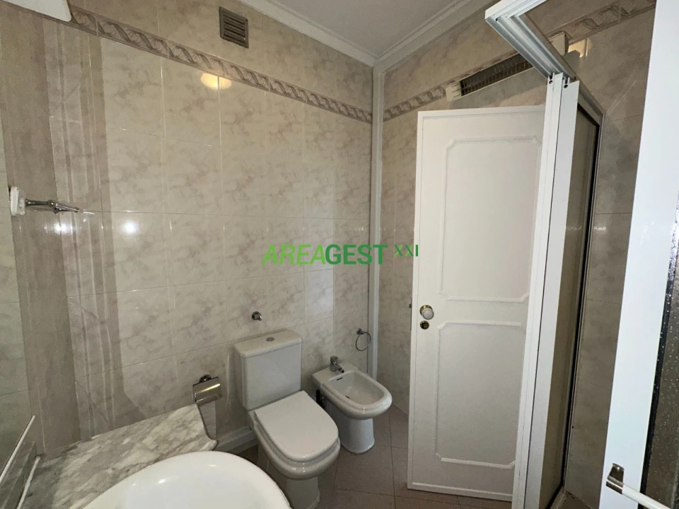 Apartamento T2 para Arrendamento em Lumiar Foto 15