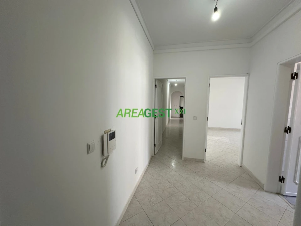 Apartamento T2 para Arrendamento em Lumiar Foto 18