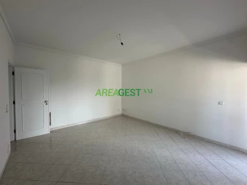 Apartamento T2 para Arrendamento em Lumiar