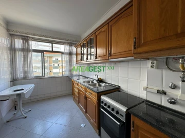 Apartamento T2 para Arrendamento em Lumiar
