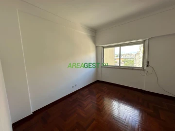 Apartamento T2 para Arrendamento em Lumiar