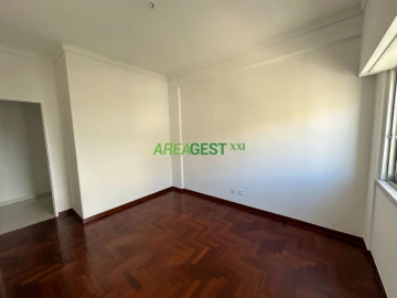 Apartamento T2 para Arrendamento em Lumiar