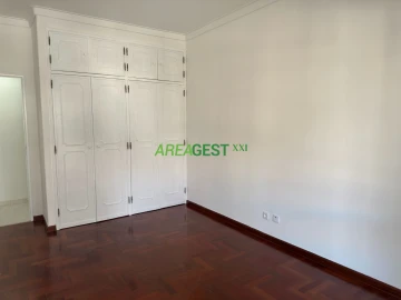 Apartamento T2 para Arrendamento em Lumiar