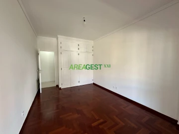 Apartamento T2 para Arrendamento em Lumiar