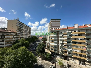 Apartamento T2 para Arrendamento em Lumiar