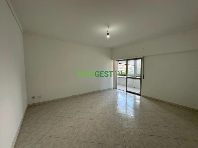 Apartamento T2 para Arrendamento em Lumiar