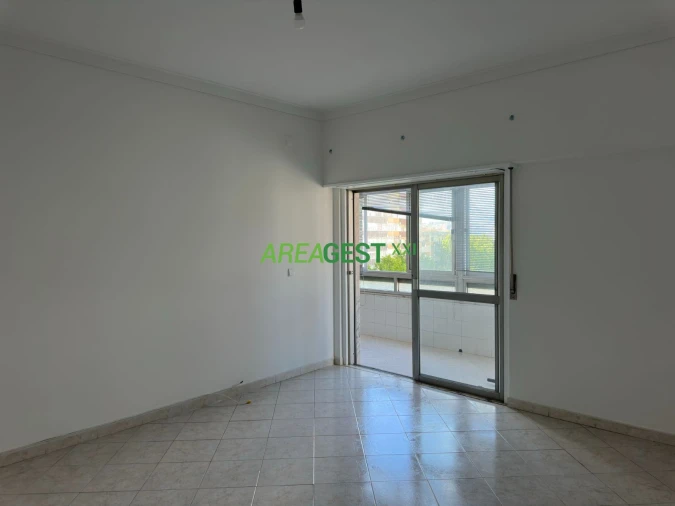 Apartamento T2 para Arrendamento em Lumiar Foto 2