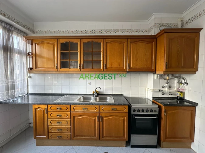 Apartamento T2 para Arrendamento em Lumiar Foto 5