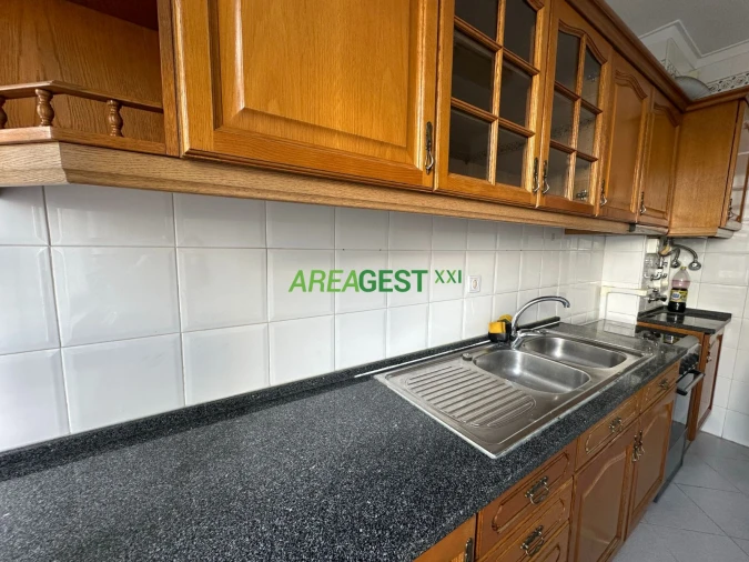 Apartamento T2 para Arrendamento em Lumiar Foto 6