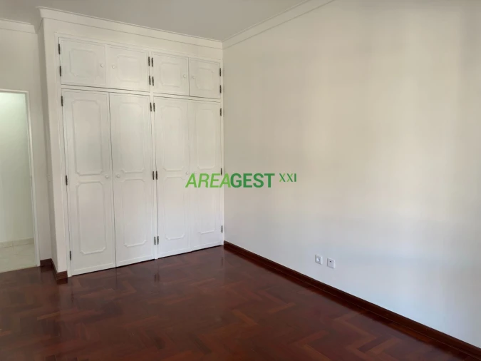 Apartamento T2 para Arrendamento em Lumiar Foto 11