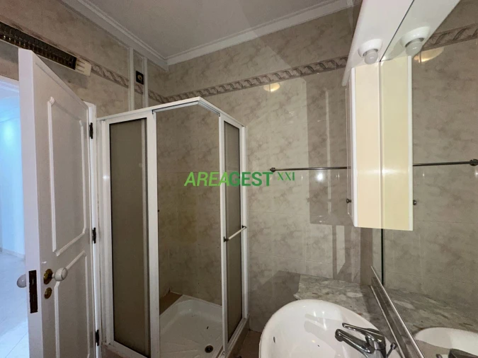 Apartamento T2 para Arrendamento em Lumiar Foto 14