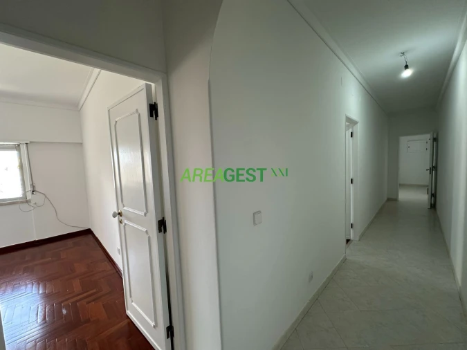 Apartamento T2 para Arrendamento em Lumiar Foto 16