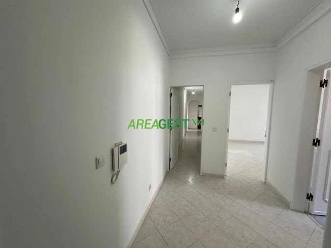 Apartamento T2 para Arrendamento em Lumiar Foto 18