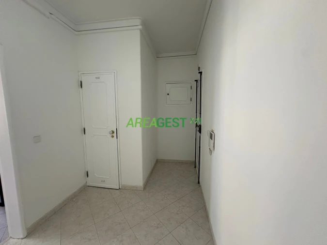 Apartamento T2 para Arrendamento em Lumiar Foto 19