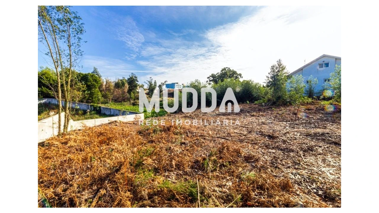 Terreno para Venda em Paços de Brandão Foto 3