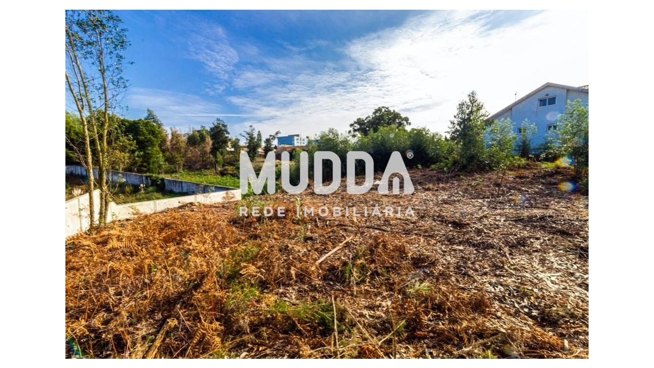 Terreno para Venda em Paços de Brandão Foto 2