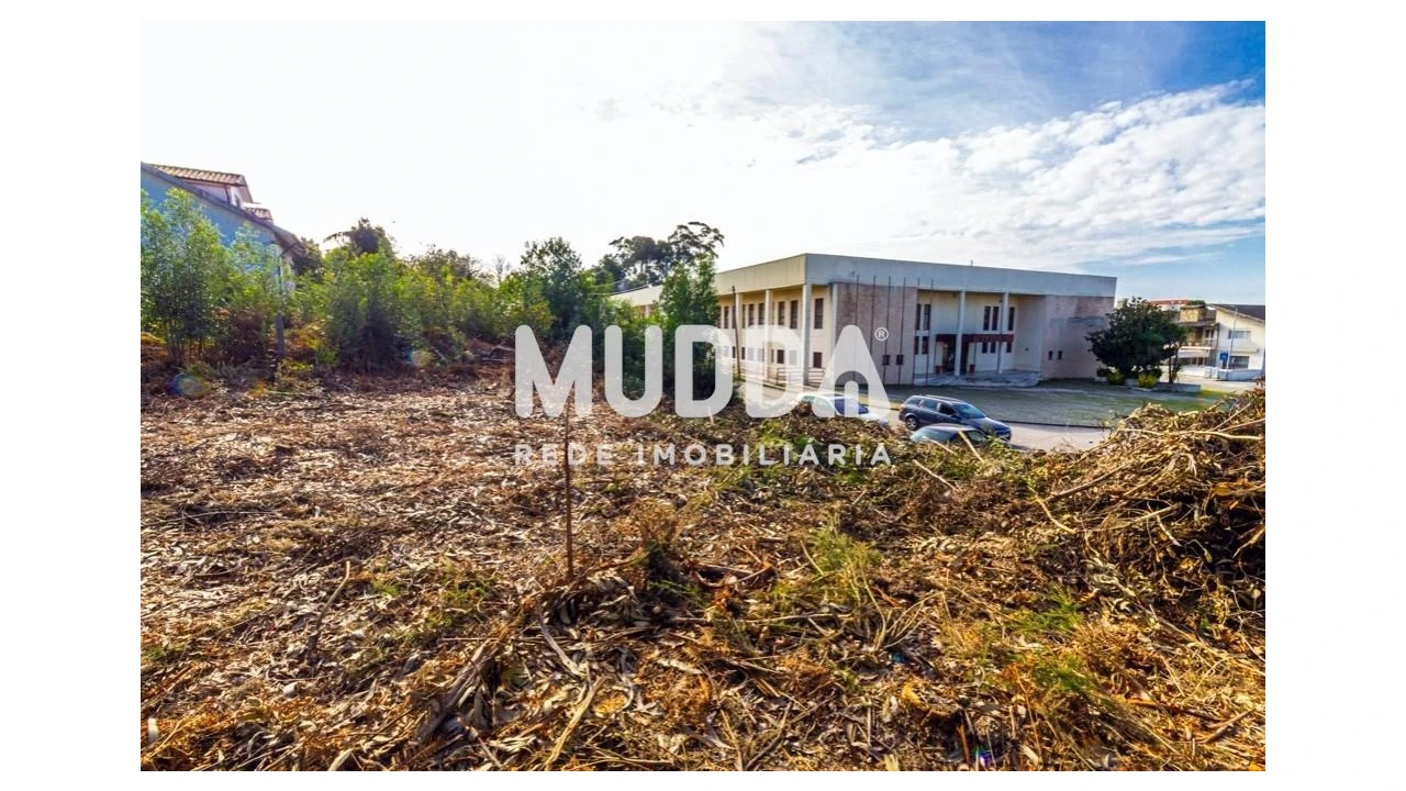 Terreno para Venda em Paços de Brandão Foto 4