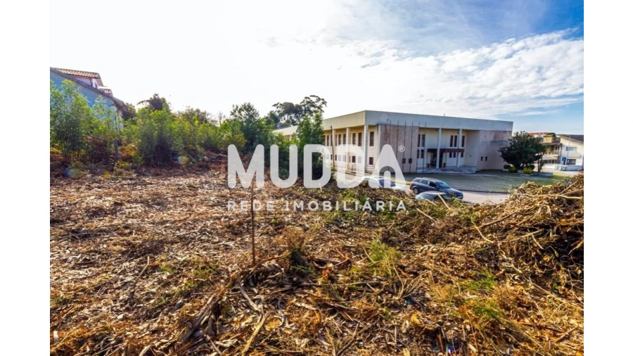 Terreno para Venda em Paços de Brandão Foto 4
