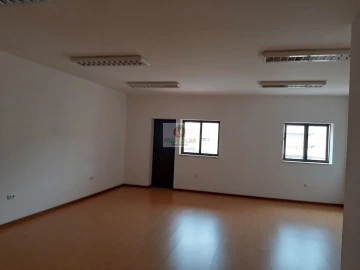 Loja para Arrendamento em Oliveira do Bairro