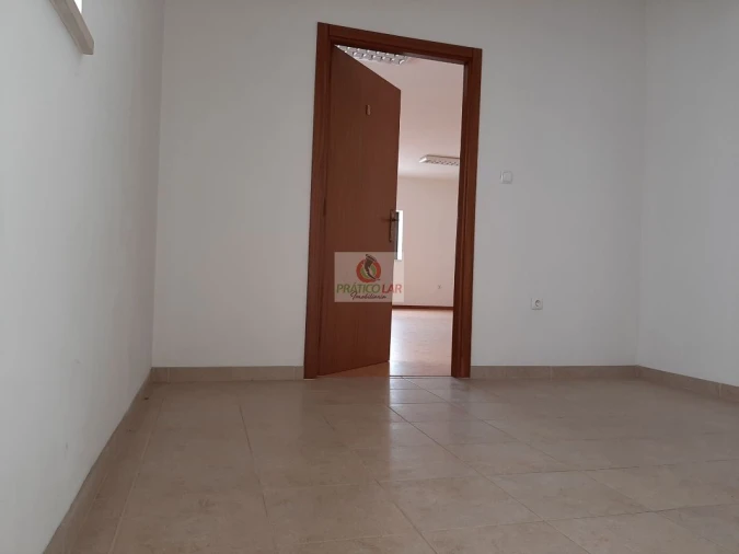 Loja para Arrendamento em Oliveira do Bairro Foto 3