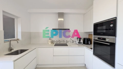 Apartamento T4 para Venda em Queluz e Belas
