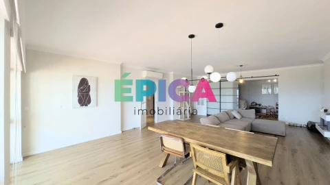 Apartamento T4 para Venda em Queluz e Belas