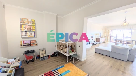 Apartamento T4 para Venda em Queluz e Belas