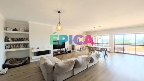 Apartamento T4 para Venda em Queluz e Belas