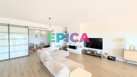 Apartamento T4 para Venda em Queluz e Belas
