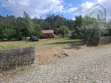 Moradia T4 para Venda em Espariz e Sinde