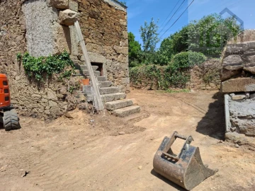 Moradia T4 para Venda em Espariz e Sinde