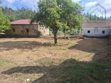 Moradia T4 para Venda em Espariz e Sinde