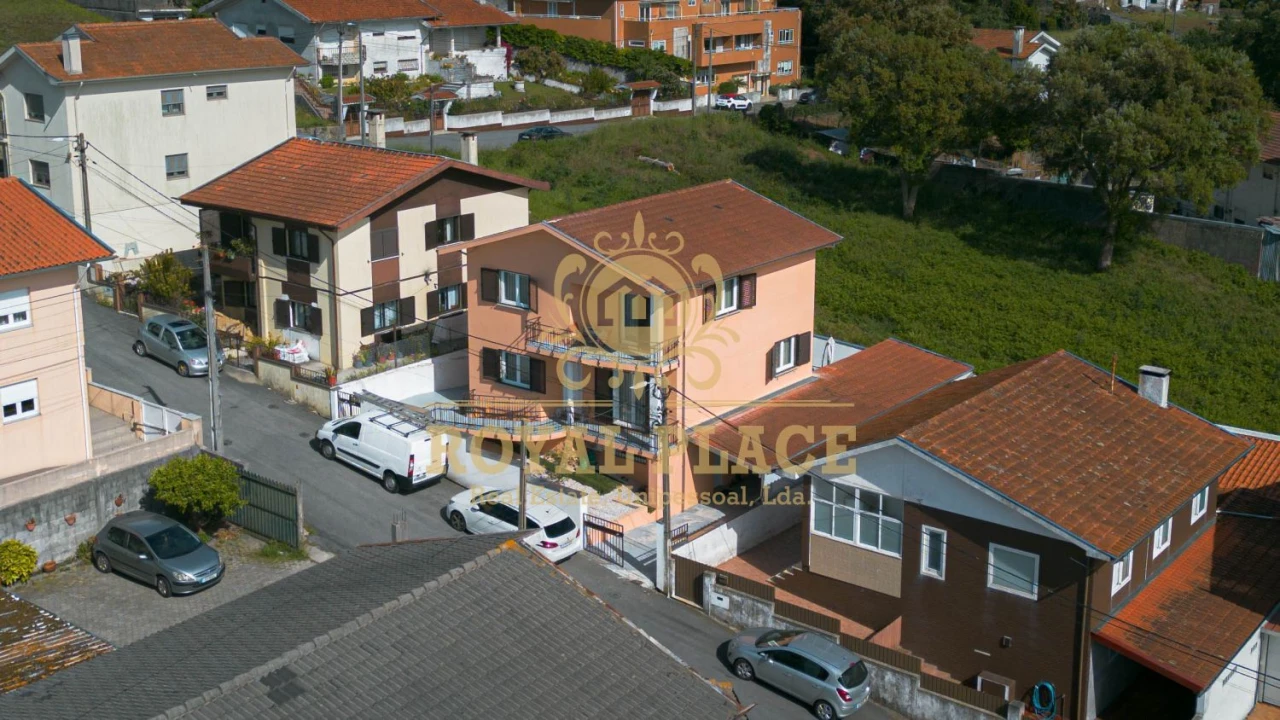 Moradia T4 para Venda em Arrifana Foto 1