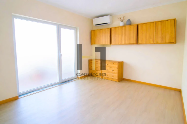 Apartamento T2 para Venda em Castêlo da Maia Foto 9