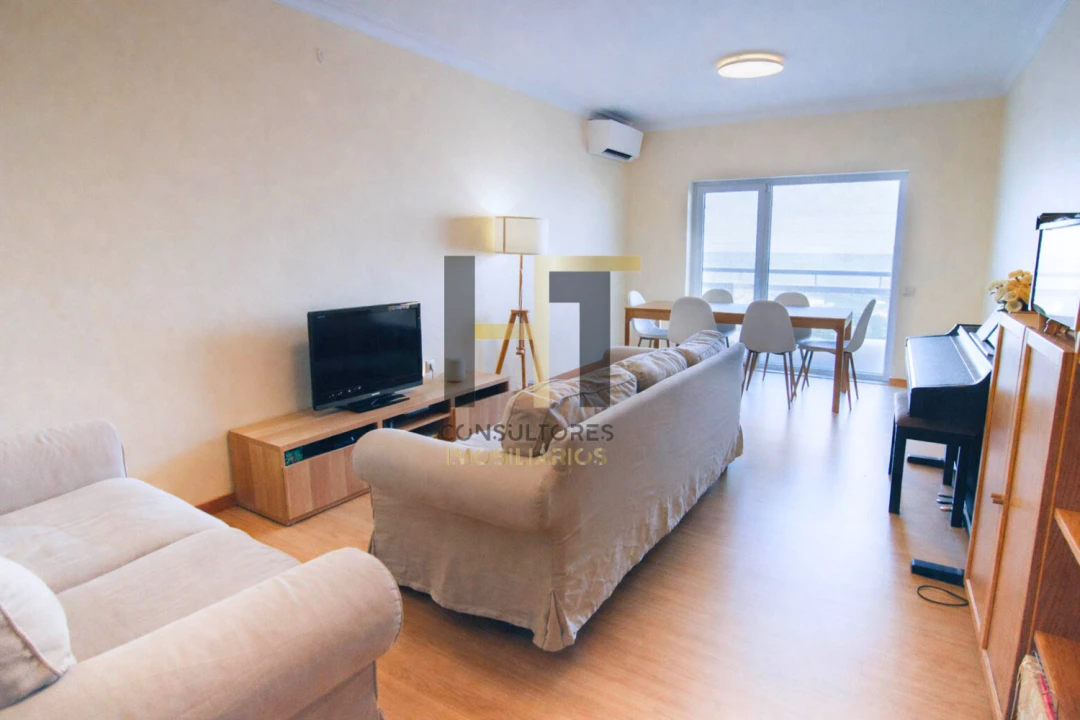 Apartamento T2 para Venda em Castêlo da Maia Foto 3