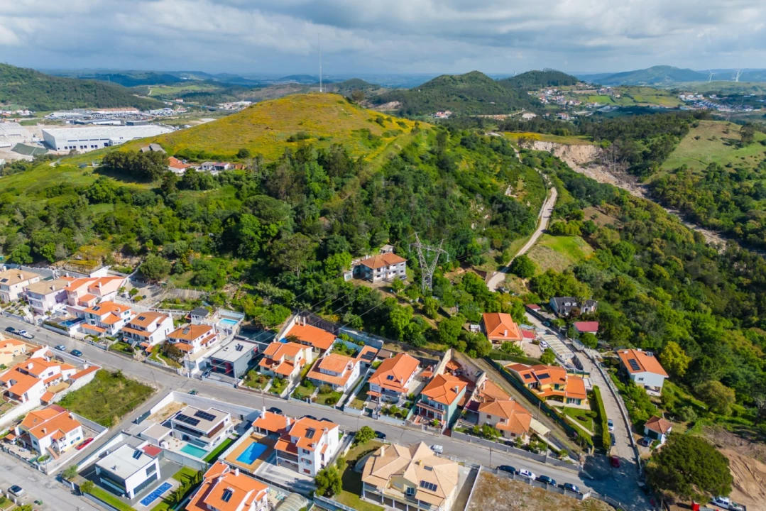 Moradia T6 para Venda em Venda do Pinheiro e Santo Estêvão das Galés Foto 1