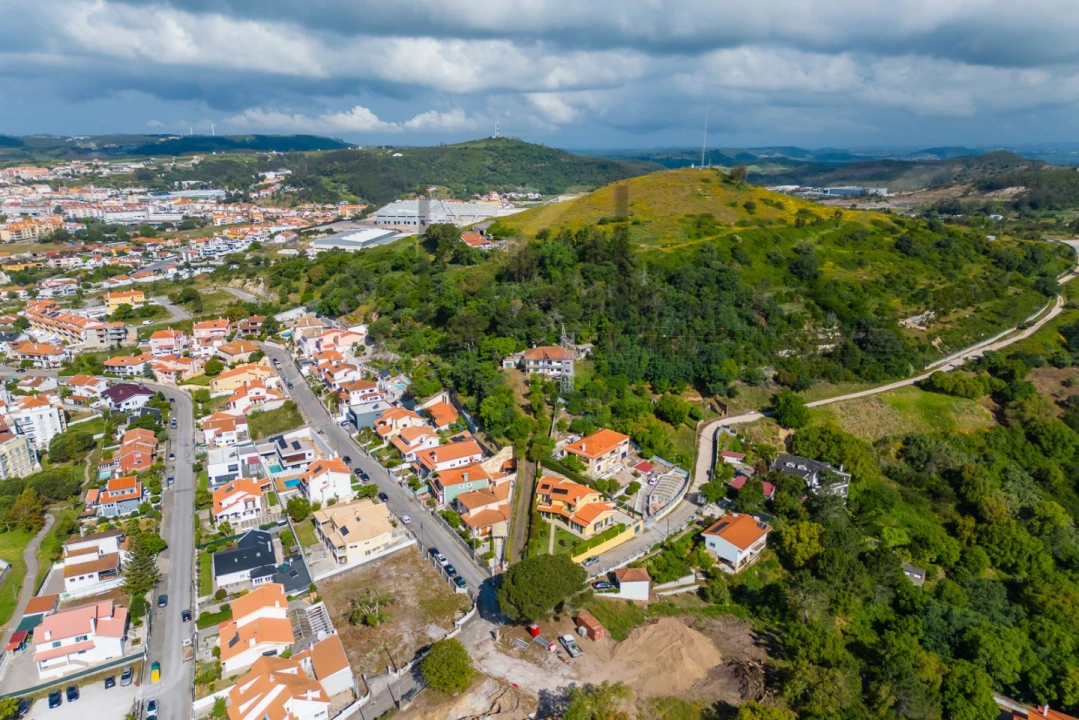 Moradia T6 para Venda em Venda do Pinheiro e Santo Estêvão das Galés Foto 3