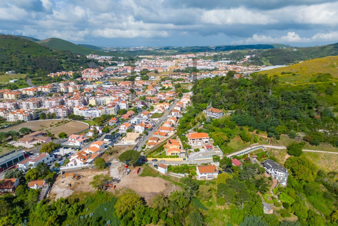 Moradia T6 para Venda em Venda do Pinheiro e Santo Estêvão das Galés Foto 5