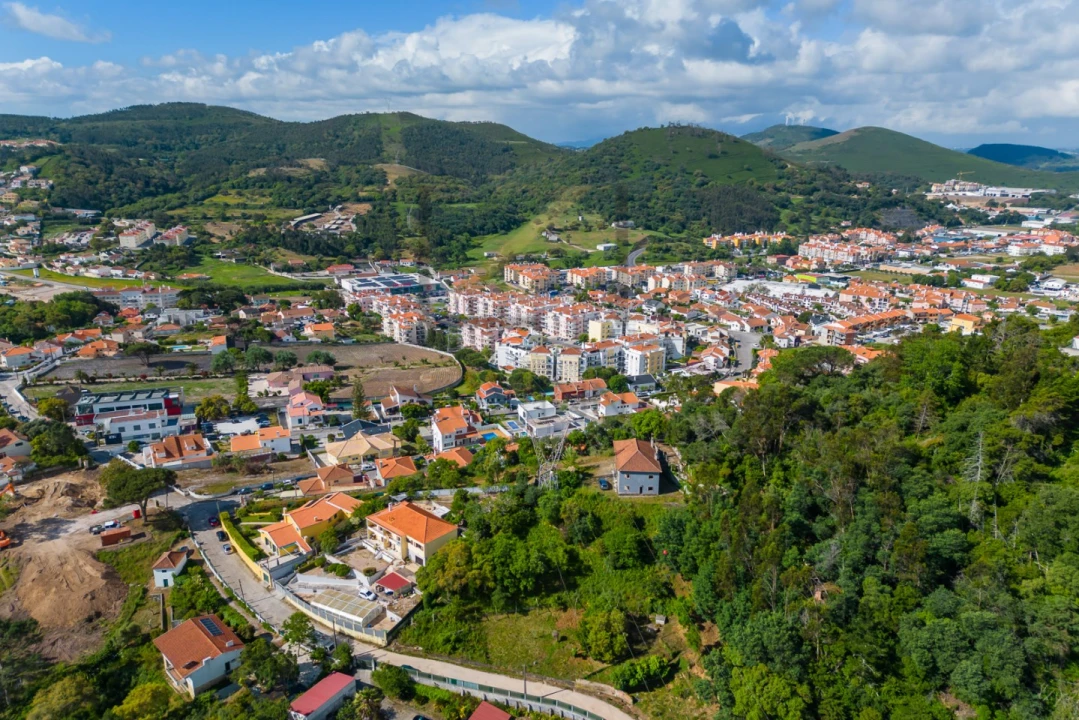 Moradia T6 para Venda em Venda do Pinheiro e Santo Estêvão das Galés Foto 9