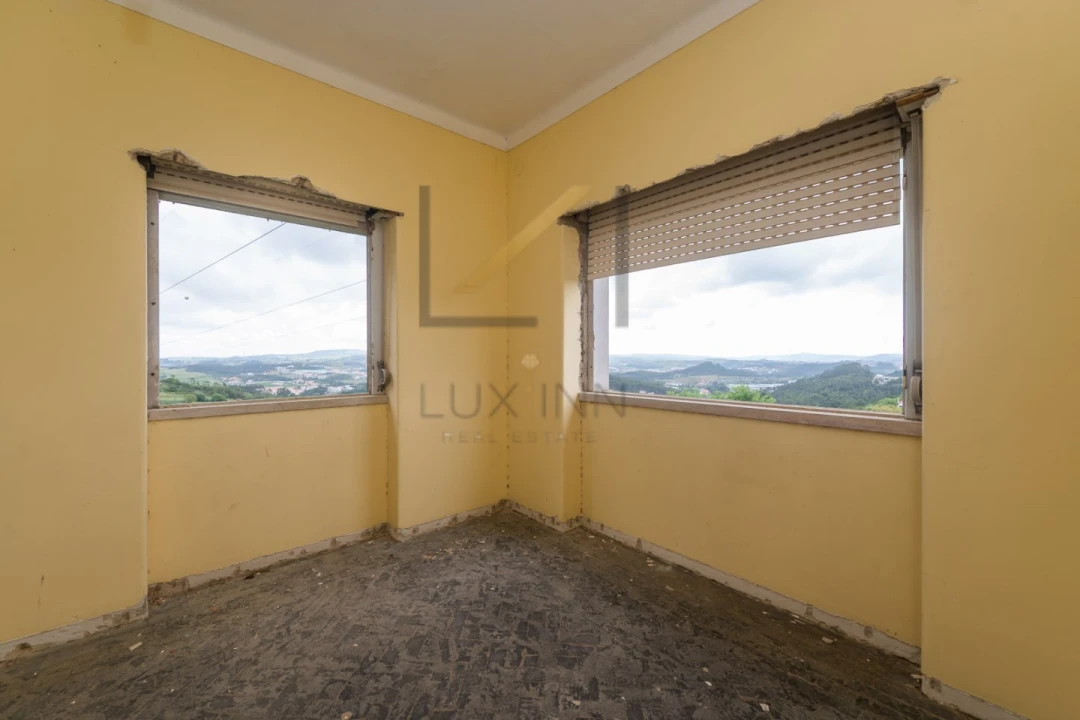 Moradia T6 para Venda em Venda do Pinheiro e Santo Estêvão das Galés Foto 22