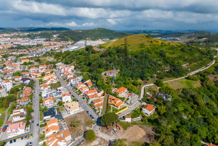 Moradia T6 para Venda em Venda do Pinheiro e Santo Estêvão das Galés Foto 3