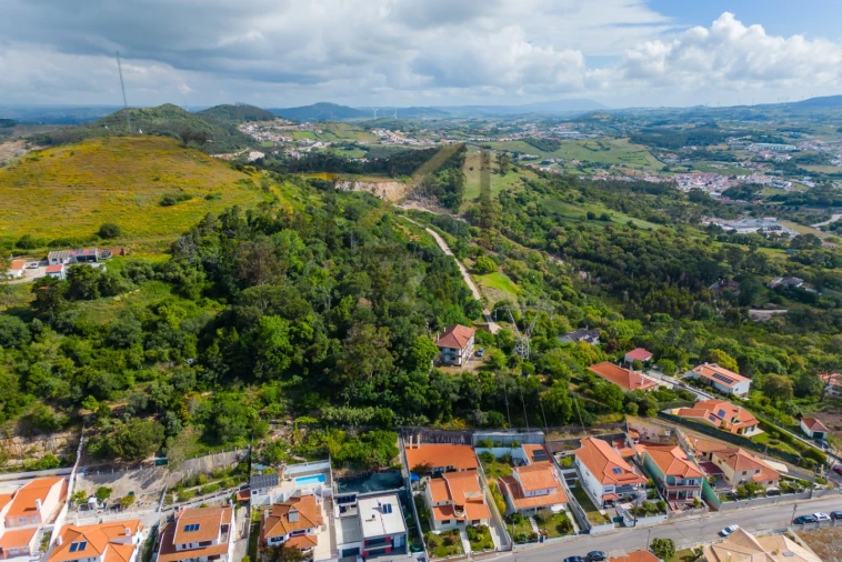 Moradia T6 para Venda em Venda do Pinheiro e Santo Estêvão das Galés Foto 13