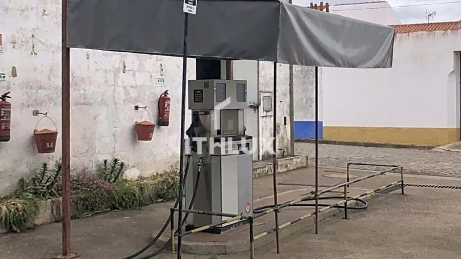 Armazém para Venda em Montoito