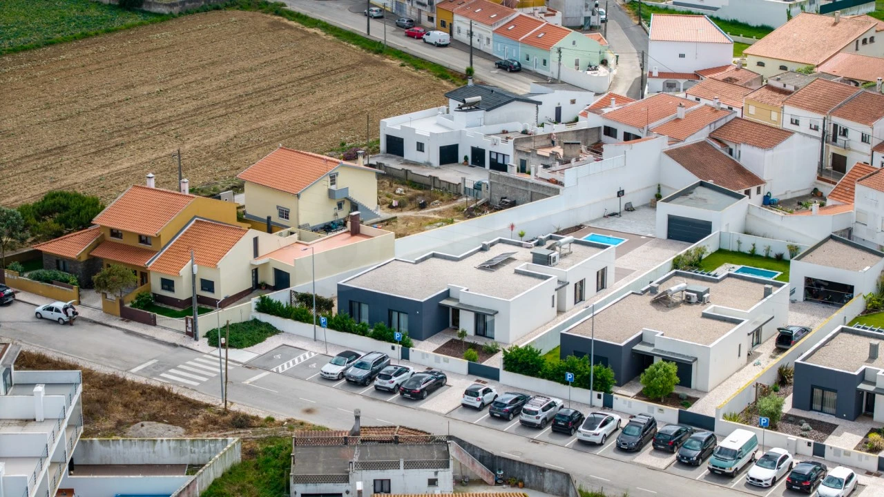 Moradia T4 para Venda em Atouguia da Baleia Foto 3