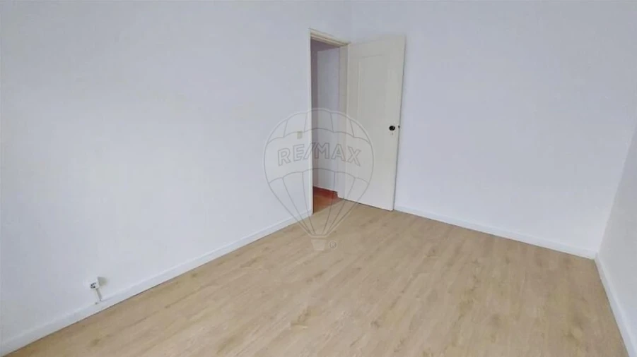 Apartamento T2 para Venda em Algueirão-Mem Martins Foto 11